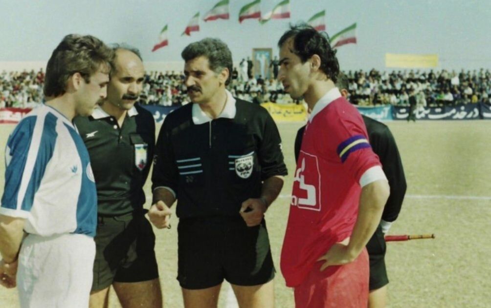ماجراهای تقابل استقلال و پرسپولیس در غربت؛ روزی که استقلال و پرسپولیس در زندان با هم بازی کردند!
