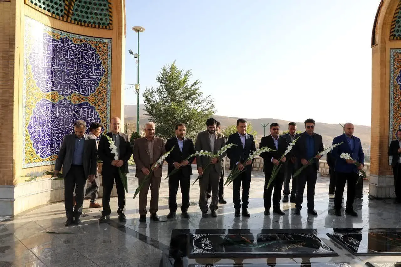 تجدید میثاق معاون رئیس‌جمهور با شهدای چهارمحال و بختیاری