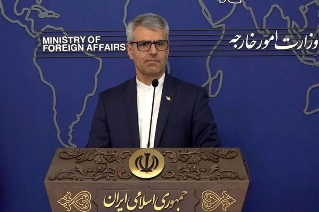 سخنگوی وزارت خارجه خطاب به مردم آمریکا: چرا باید به پسران و دختران شما وعده بخشودگی بدهی بانکی داده شود تا در جنگی بجنگند که اسرائیل خواهان تداوم آن است؟