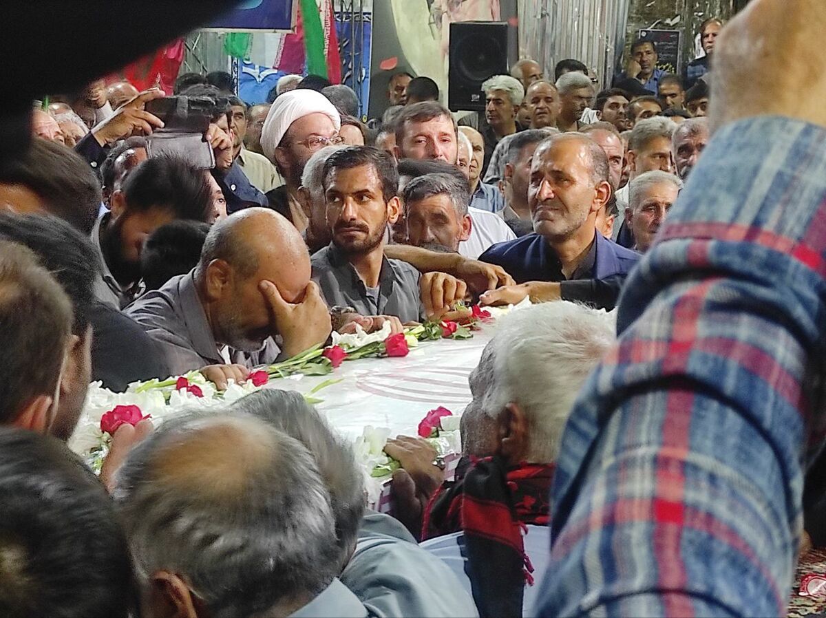 وداع با پیکر مطهر شهید خلبان مجتبی حسینوند باقری در شهرستان دزفول برگزار شد