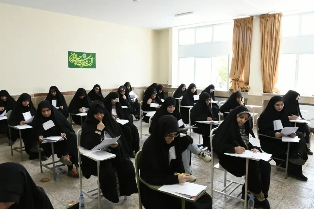 رقابت ۶۹۰ داوطلب در آزمون ورودی حوزه‌های علمیه خواهران آذربایجان‌ شرقی