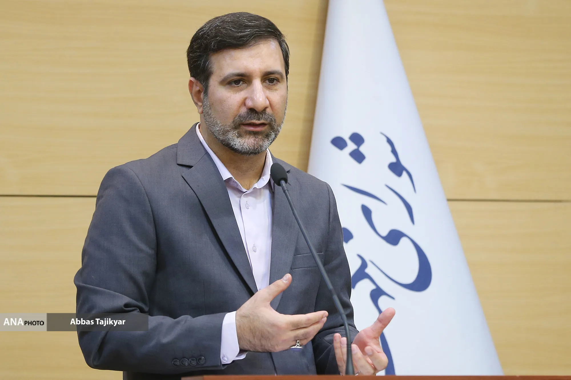 طحان‌نظیف: تجارب ملت ایران در رویارویی با استکبار در تدوین قانون اساسی اثر داشت/ آرمان‌خواهی و امیدآفرینی نقش مهم دانشجویان در برهه کنونی است