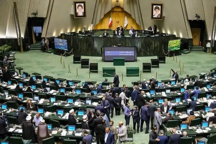 طرح تعطیلی پنج‌شنبه‌ها به صحن مجلس باز می‌گردد
