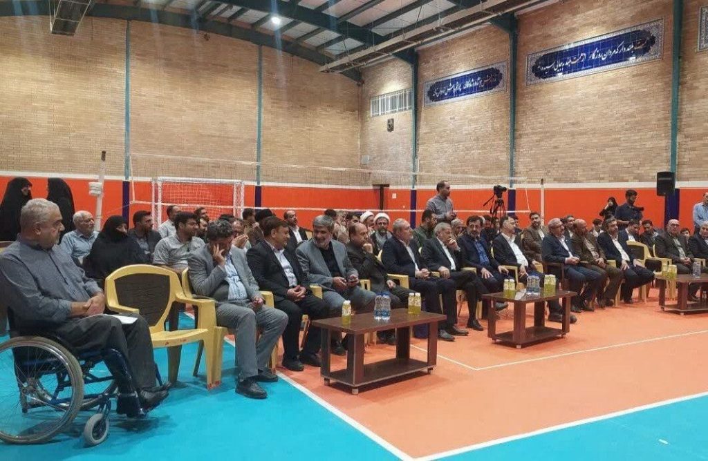 سالن ورزشی شهید هندویان با حضور وزیر آموزش و پرورش در قم افتتاح شد