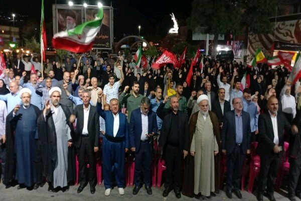 تجمع شبانه مردمی همزمان با دیگر نقاط کشور در گلستان برگزار شد