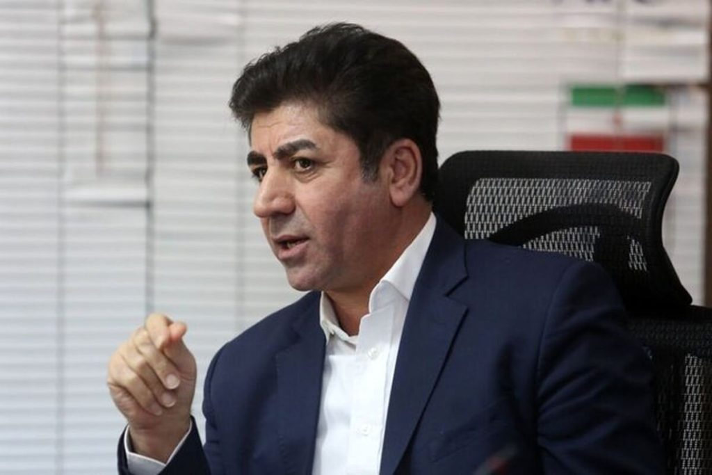 کاسه کوزه ها را سر ممبینی شکستند تا تاج نجات پیدا کند؟/ برای ممبینی حکم مشاور زدند تا حرف جدیدی نزند و اوضاع بدتر نشود؟