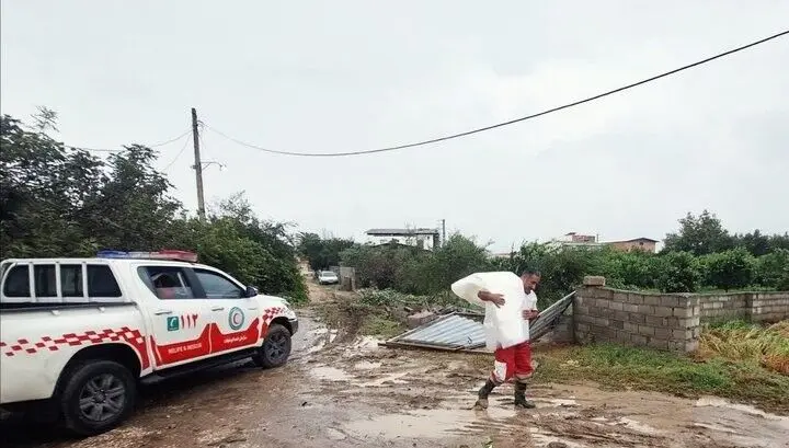 امدادرسانی هلال‌‌احمر قائم‌شهر به ۵۲ سیل‌زده