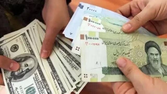 رمزگشایی فارس از پشت پرده افزایش دلار تا۲۲۰ هزار تومان/ در بازار ارز چه خبر است؟