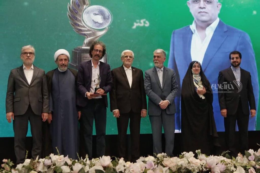 تصاویر | جایزه سال دیپلماسی فرهنگی و عمومی جمهوری اسلامی ایران با حضور عارف