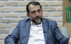 خاطره حدادعادل درباره اولین باری که رهبر انقلاب در آب شنا کرد/ عینک رهبر در دریا گم شد؛ یک شیشه را جلوی چشم می‌گرفت و کتاب می‌خواند
