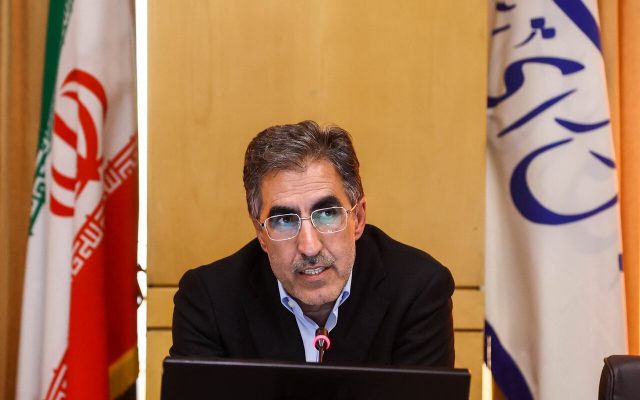 انتقاد از سنگ اندازی در مسیر واردات خودرو