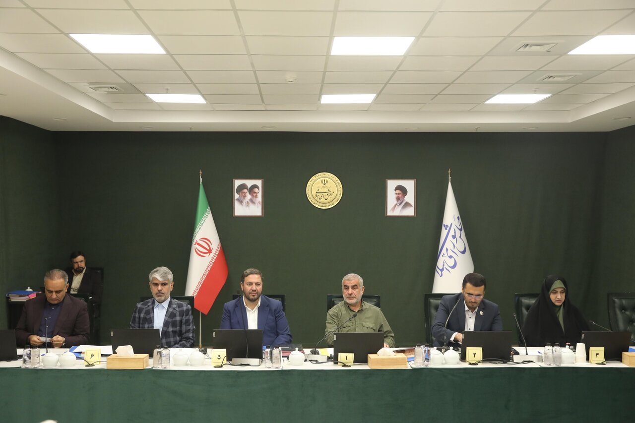 موافقت مجلس با دو فوریت استفساریه درخصوص قیمت عرضه قیر رایگان