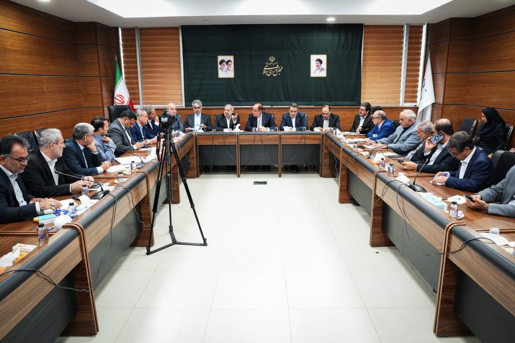تشکیل کمیته مشترک مجلس و دولت برای تعیین تکلیف نیروهای آموزش و پرورش