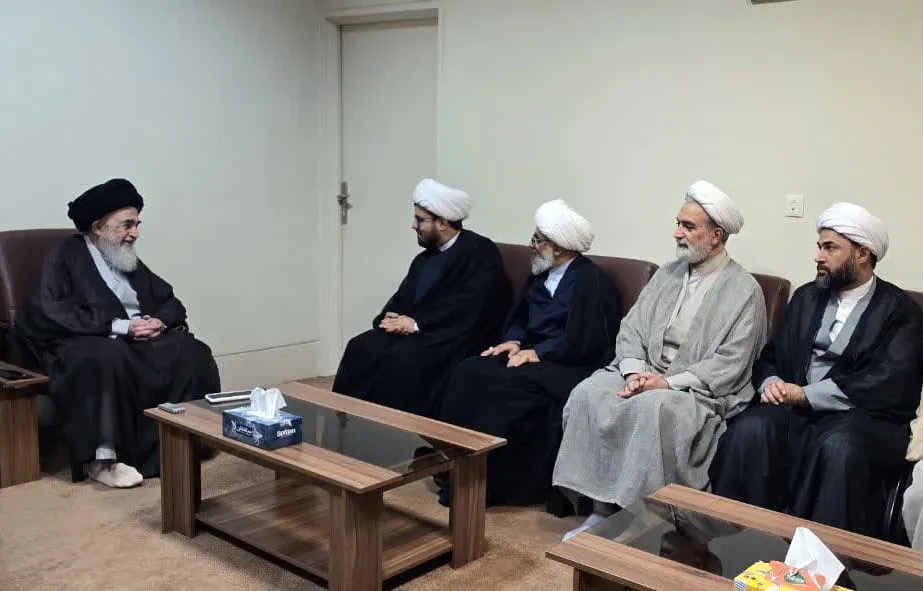دیدار رئیس مرکز خدمات حوزه های علمیه با آیت الله دستغیب