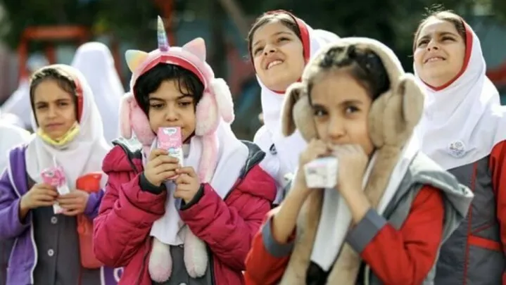 خبر خوش برای دانش آموزان ابتدایی / شیر رایگان دوباره به مدارس می رسد