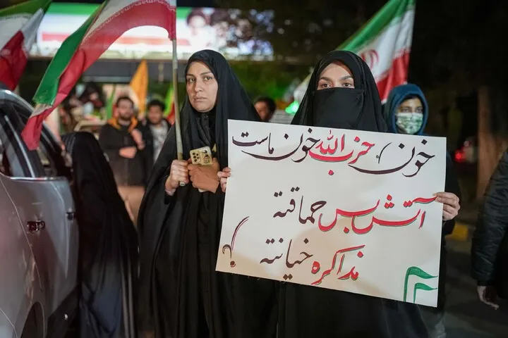 نقد جدی روزنامه جمهوری اسلامی به شعارهای تند علیه مسئولان؛ «پیاده‌نظام دشمن» چه کسانی هستند؟