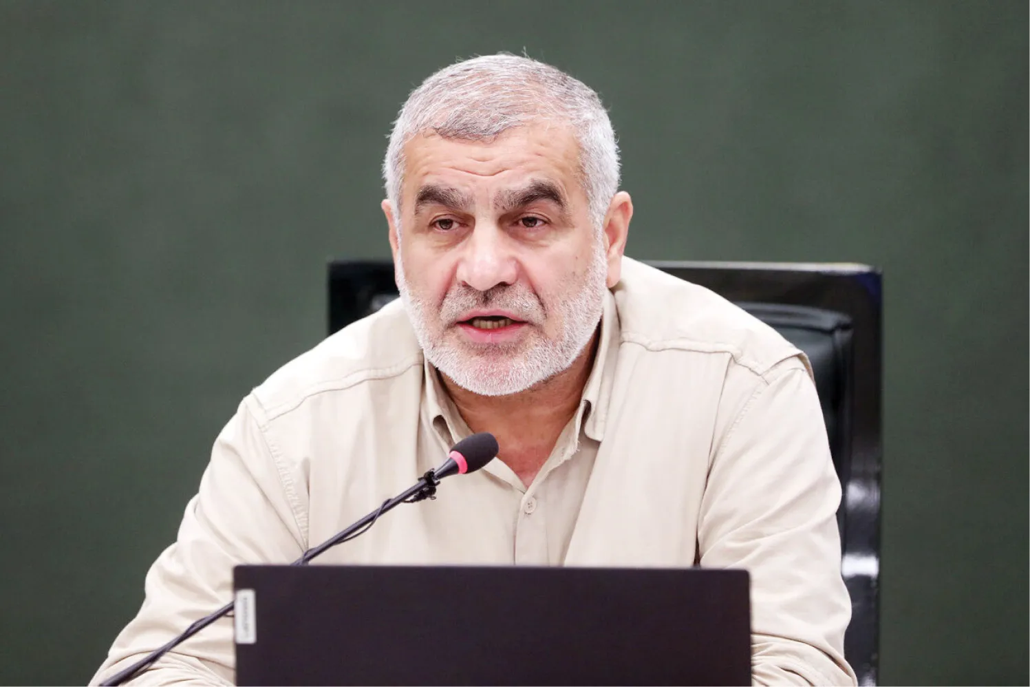 نیکزاد: پنبه بازشدن تنگه را از گوش در آورید