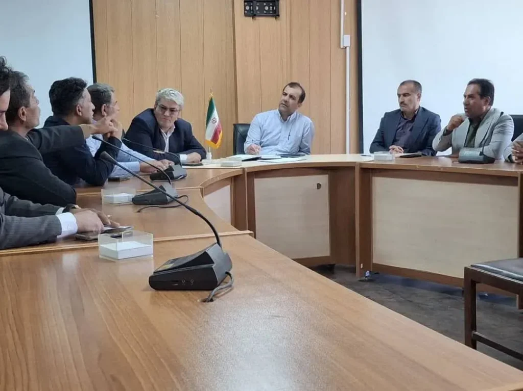 ورودی پاتاوه ساماندهی میشود؛ تأکید فرماندار دنا بر رفع فوری مشکلات آب و برق اصناف