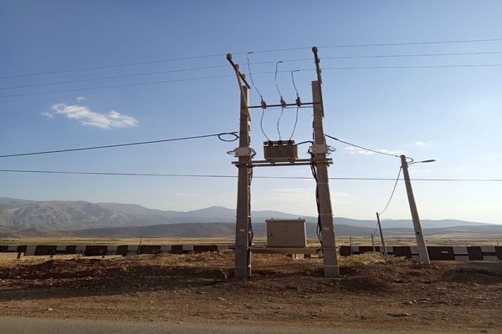 برق رسانی به سایت ۴۲ واحدی نهضت ملی مسکن در روستای قراب شهرستان اردل