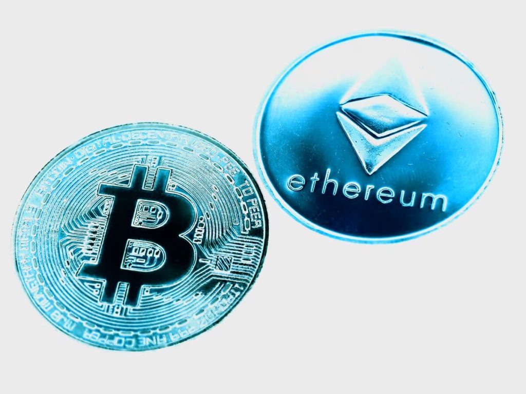 قیمت بیت‌کوین و اتریوم امروز دوشنبه ۱۶ شهریور ۱۴۰۵/ افزایش قیمت بیت‌کوین