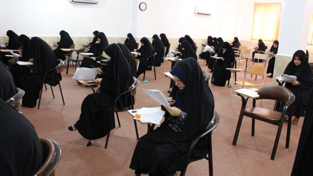 رقابت ۳۰۰ داوطلب در آزمون ورودی حوزه‌های علمیه خواهران هرمزگان
