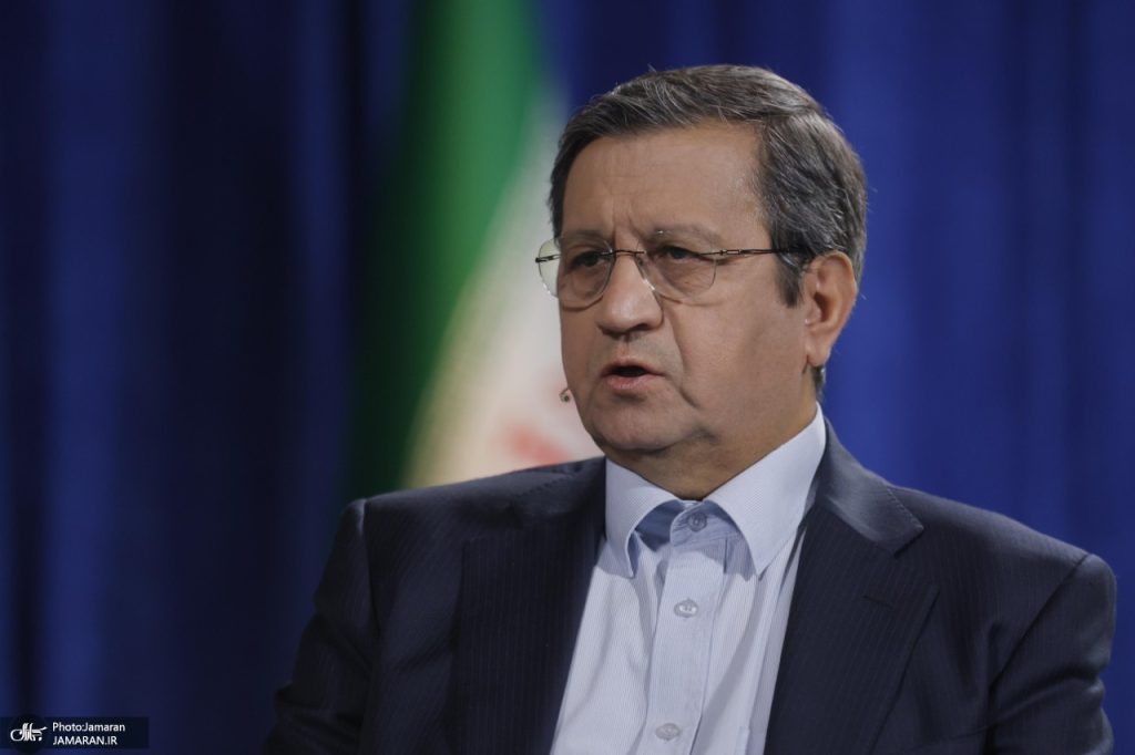 همتی: بانک مرکزی با استفاده از ظرفیت ارزی و ابزارهای در اختیار، به‌موقع و با قدرت در بازار مداخله خواهد کرد/ بانک مرکزی تماشاگر نوسانات غیرعادی نخواهد بود
