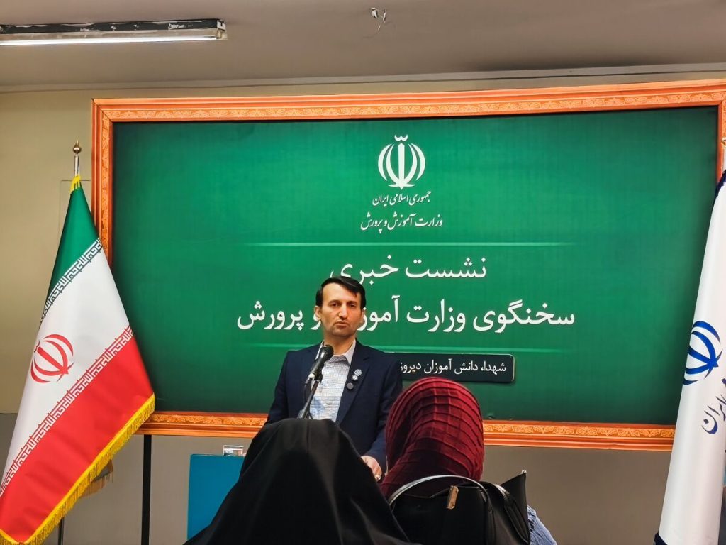 خدمات مشاوره‌ای برای آمادگی حضور دانش‌آموزان میناب در مدرسه ادامه دارد + فیلم