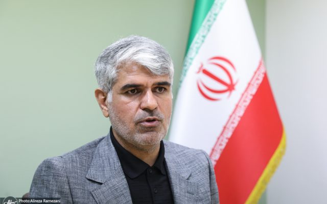 عضو هیات رئیسه مجلس: محاصره دریایی نشانه عدم فهم ترامپ از جایگاه استراتژیک ایران است/ ایران هنوز برگ برنده‌ خود را برای اخلال در گردش آزاد انرژی رو نکرده است