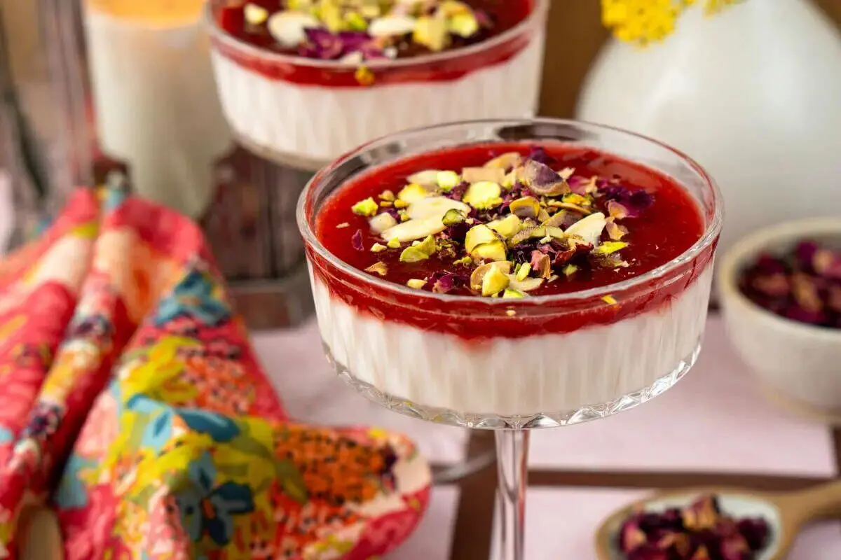 طرز تهیه محلبی آلبالو؛ دسری خوشمزه که غافلگیرتان می کند