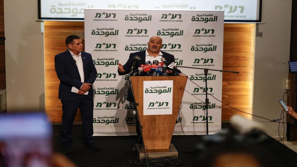 منصور عباس؛ «شاهکلید» معادلات انتخاباتی اسرائیل و شریک احتمالی آیزنکوت