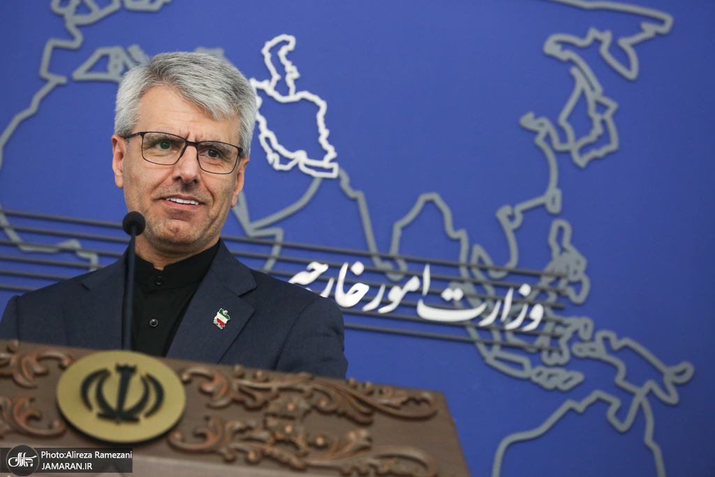 کنایه سخنگوی وزارت خارجه به وزیر خزانه‌داری آمریکا: عمق تاریخ و تمدن، و غنای فرهنگ ایران را با مساحت حیاط پشتی دوران کودکی‌ات اشتباه گرفته‌ای!