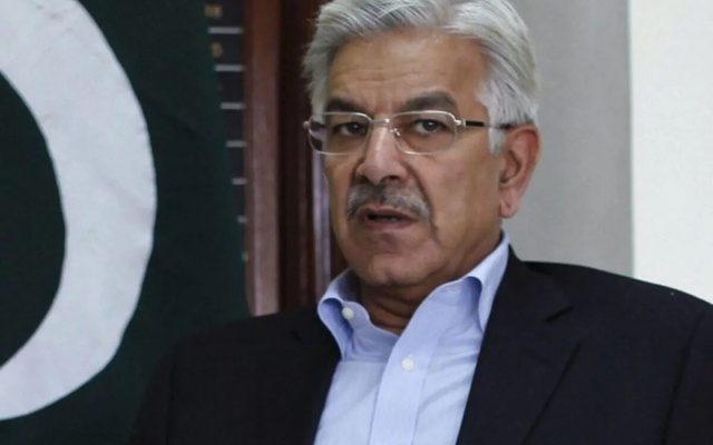 وزیر دفاع پاکستان: در تنش ایران و آمریکا روی لبه تیغ راه می‌رویم