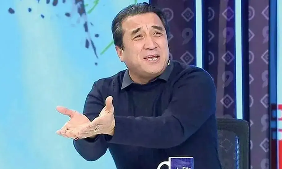 چه کسی پشت خداداد ایستاده است؟