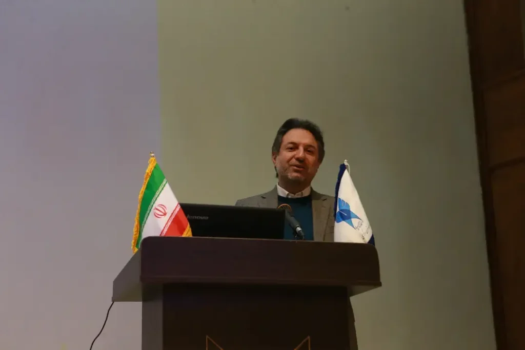 نظریه‌پردازی در علوم انسانی به صبوری و داشتن خط فکری نیاز دارد