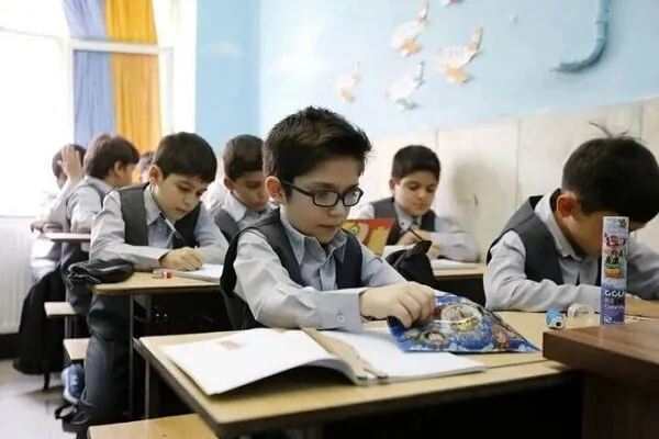 خبر مهم آموزش و پرورش برای والدین/ خرید لباس فرم جدید اجباری نیست