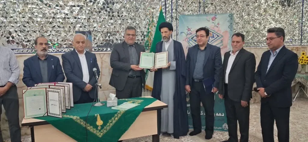 ۲۰۰ سند موقوفات اردکان تحویل داده شد