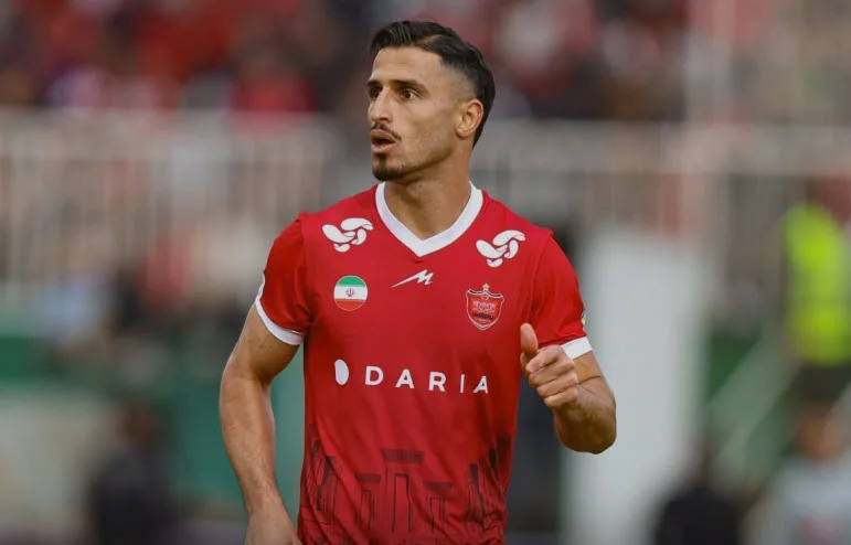 دربی‌بازهای استقلال و پرسپولیس در شهرآورد 107 | علیپور با 5 گل، صدرنشین سرخ‌ها