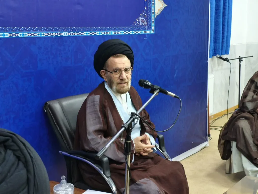 دشمن به دنبال خالی کردن مساجد است