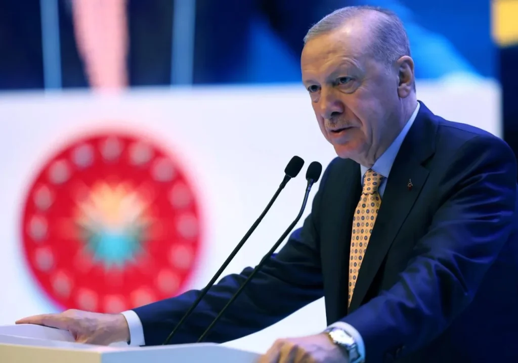 اردوغان: ترکیه چشم طمع به هیچ کشور دیگری ندارد، اما اجازه نخواهد داد کسی حقوق آن را پایمال کند/ تاریخ برای کسانی که از آن درس می‌گیرند، راهنمای بسیار خوبی است