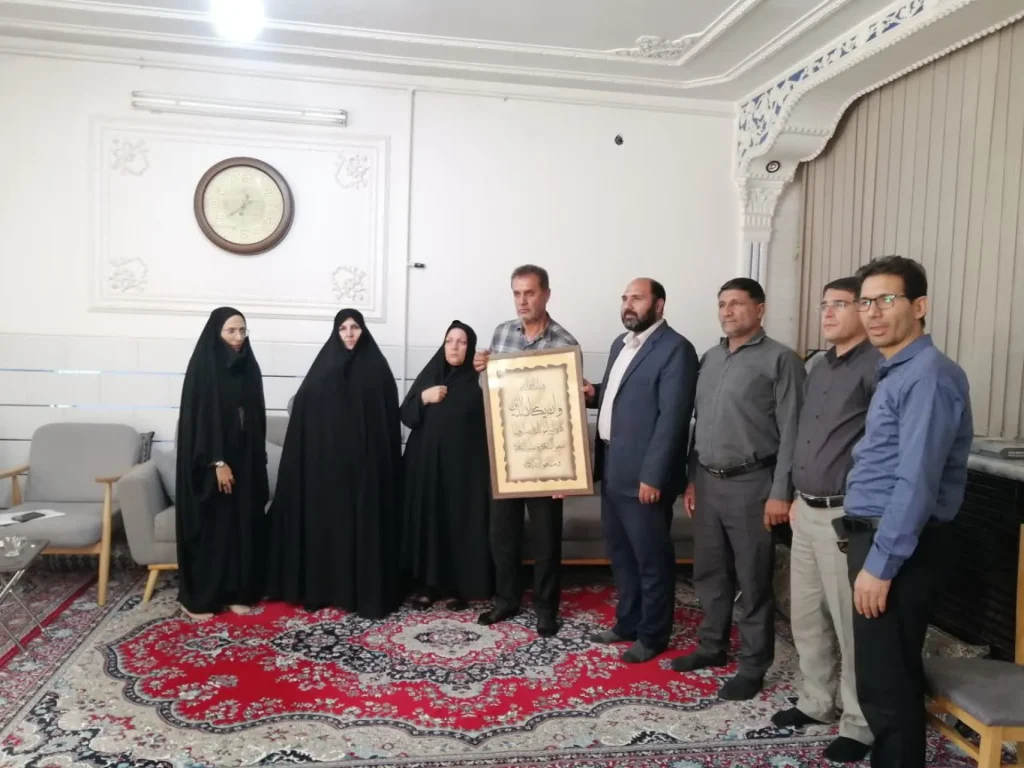 تجدیدمیثاق دانشگاهیان دانشگاه آزاد اسلامی مرودشت با خانواده شهید جنگ رمضان