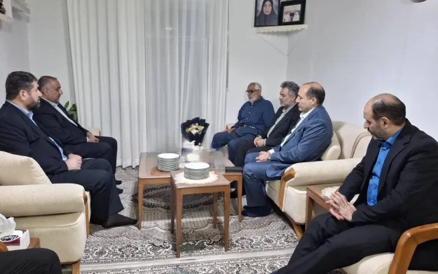 دیدار رئیس سازمان زندان‌ها با خانواده شهیده پوراندخت سعادت‌نژاد در شهرستان حویق