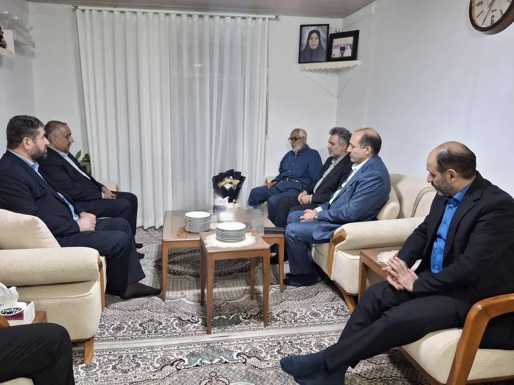 دیدار رئیس سازمان زندان‌ها با خانواده شهیده پوراندخت سعادت‌نژاد در شهرستان حویق