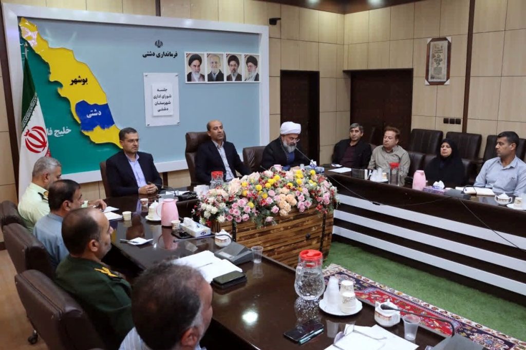 امام جمعه دشتی: مسئولیتپذیری در قبال مردم از درسهای دفاع مقدس است