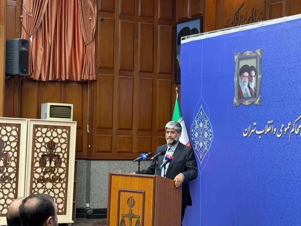 برگزاری آیین تکریم و معارفه قائم مقام دادگستری کل استان و رئیس کل محاکم عمومی و انقلاب تهران/ عتباتی: مدیران قضایی باید در دسترس مردم باشند