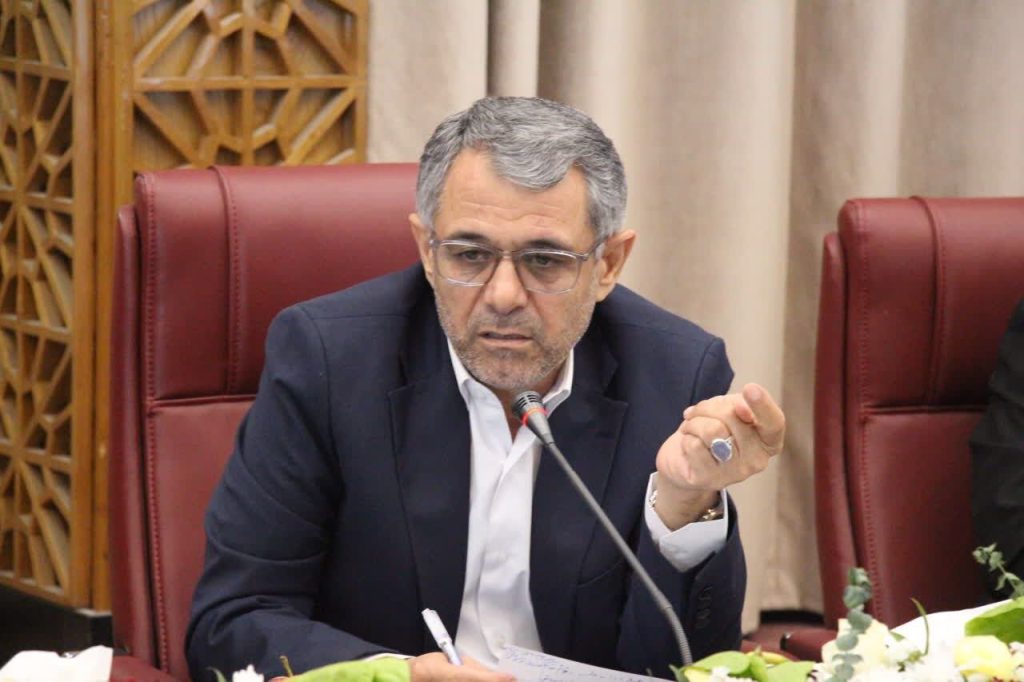 خودروسازان هزینههای خود را از جیب مردم جبران نکنند