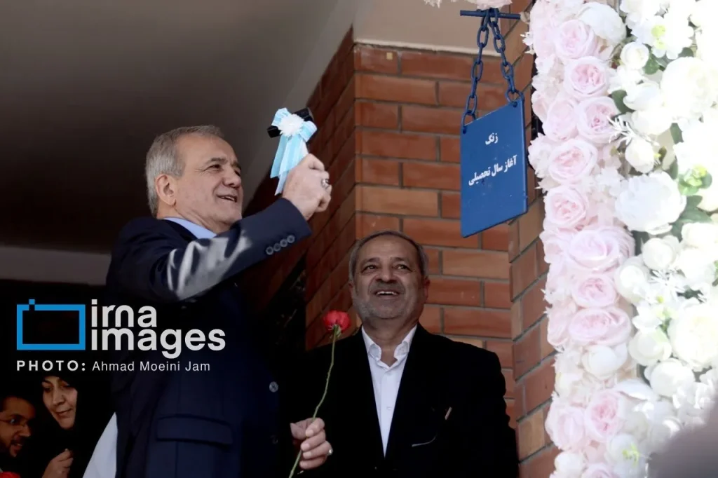 پزشکیان خطاب به دانش آموزان: من از یک خانواده معمولی به اینجا رسیدم