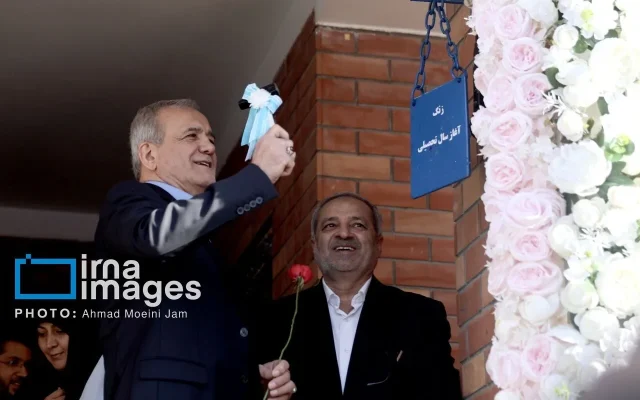 پزشکیان خطاب به دانش آموزان: من از یک خانواده معمولی به اینجا رسیدم