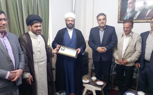 اهدای کارت همیار طبیعت به فرماندار، امام جمعه، رئیس دادگستری و دادستان دورود