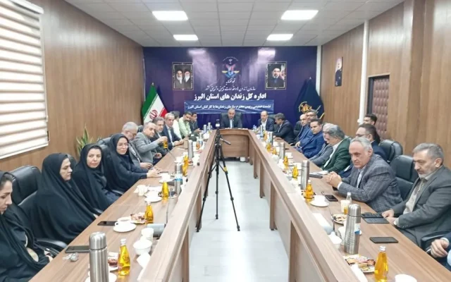 نشست صمیمی رئیس سازمان زندان‌ها با کارکنان استان البرز/ آسیابی: رفع دغدغه‌های کارکنان و ارتقای انگیزه آنان، همواره در دستور کار قرار دارد
