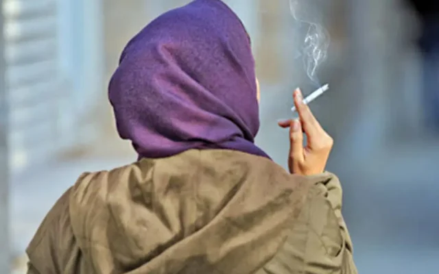 سیگار به وقت زنگ تفریح/ در محاصره دود به وقت نوجوانی دختران ایرانی